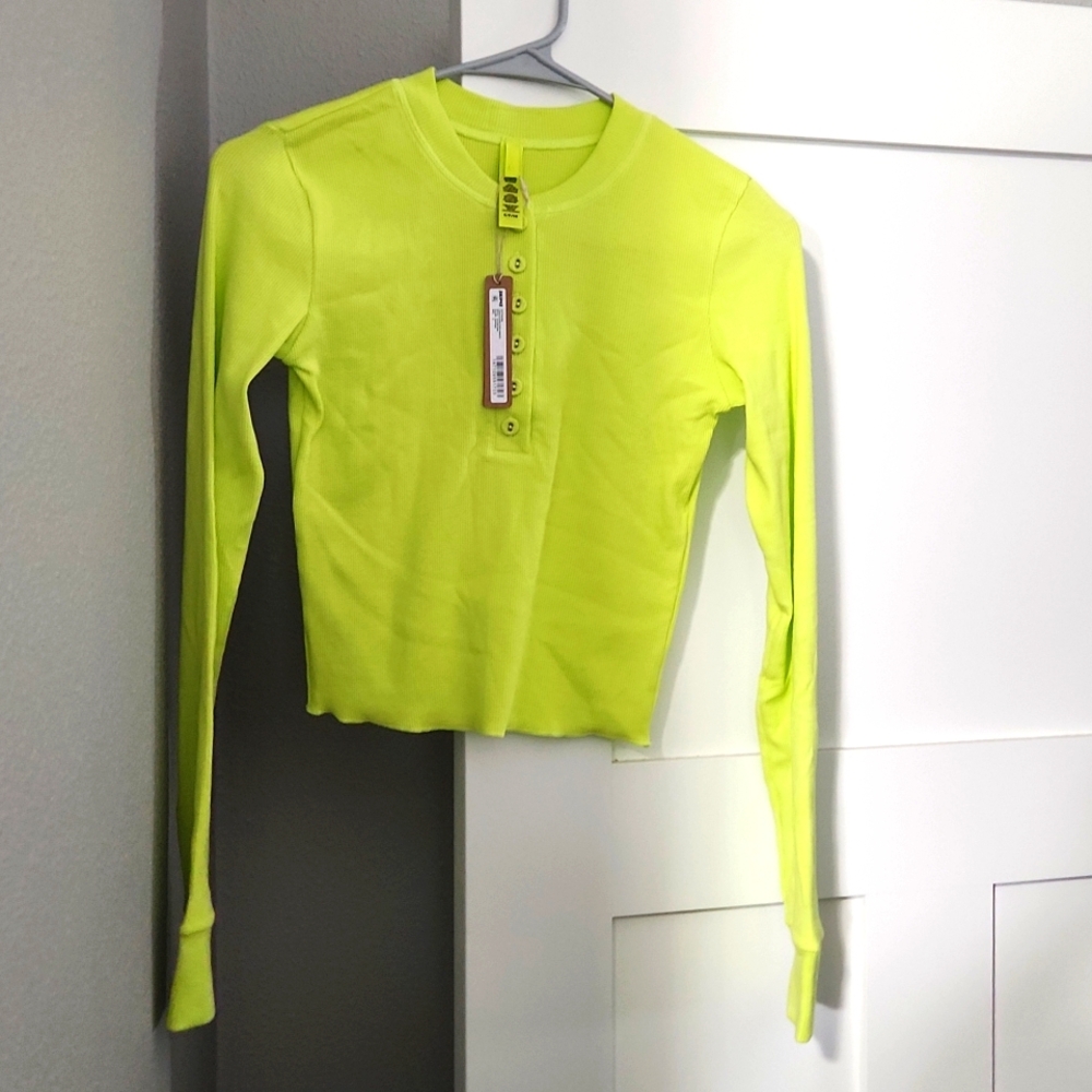 Skims cotton rib long sleeve crop henley in daffodil